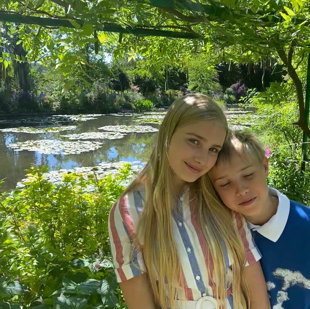 Хорошенькие, как и мама: Наталья Водянова восхитила красотой старших детей